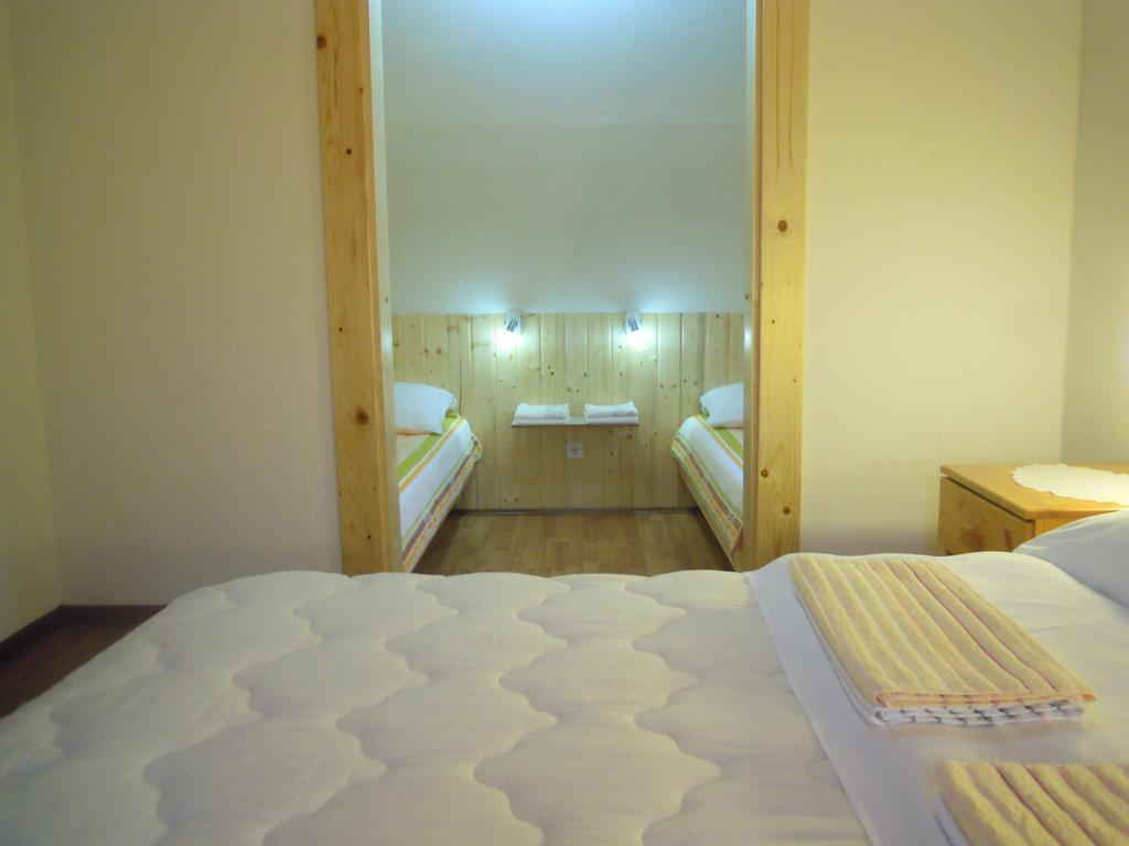 Wooden House Nela Near Plitvice Lakes Смолянац Номер фото