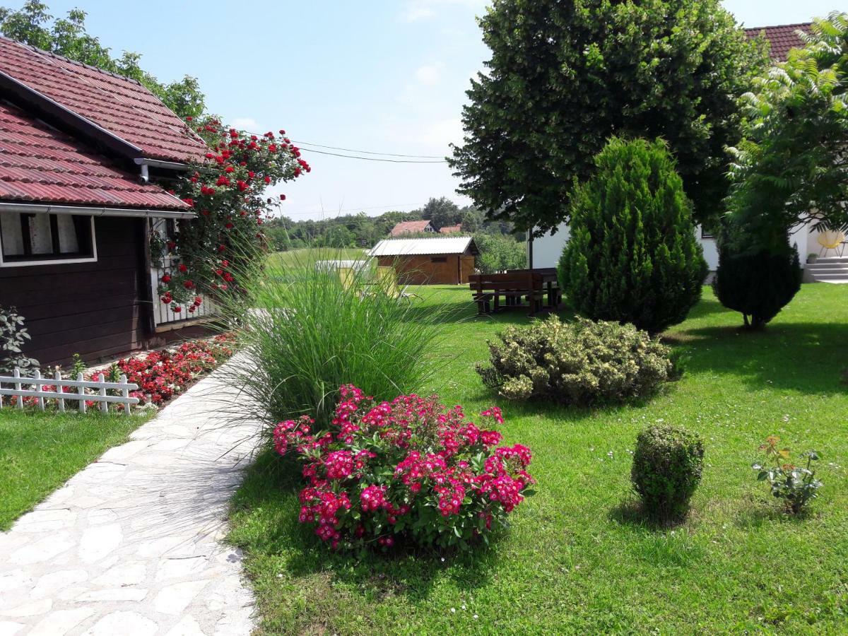 Wooden House Nela Near Plitvice Lakes Смолянац Экстерьер фото